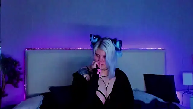 Snapshot of JoannLowe chatting on February 2025 12:20:01 AM JoannLowe online show from February 2025 12:20:01 AM