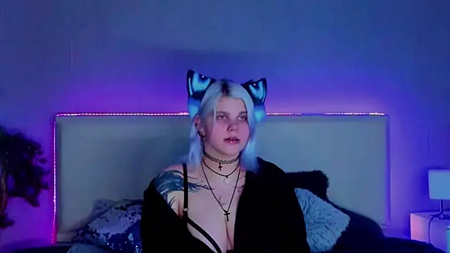 Snapshot of JoannLowe chatting on February 2025 08:14:02 PM JoannLowe online show from February 2025 08:14:02 PM