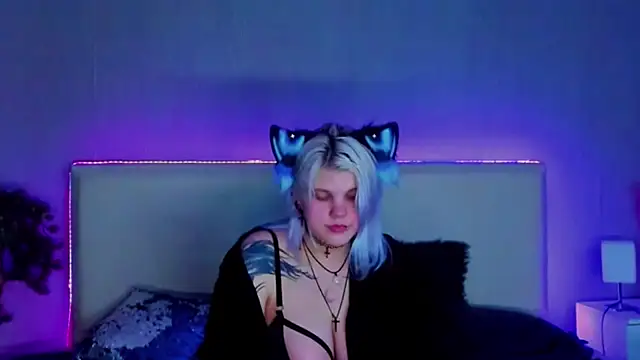 Snapshot of JoannLowe chatting on February 2025 11:19:02 PM JoannLowe online show from February 2025 11:19:02 PM