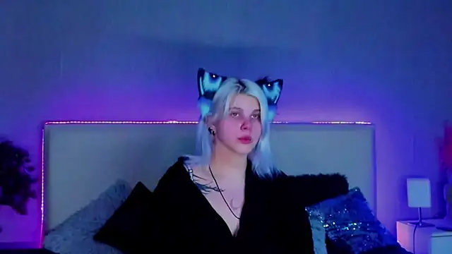 Snapshot of JoannLowe chatting on February 2025 07:49:01 PM JoannLowe online show from February 2025 07:49:01 PM