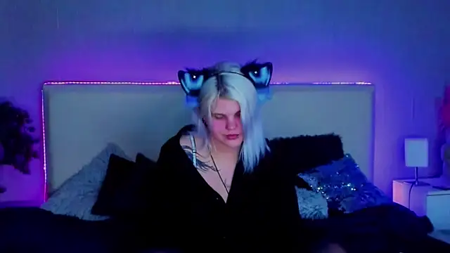 Snapshot of JoannLowe chatting on February 2025 11:26:01 PM JoannLowe online show from February 2025 11:26:01 PM