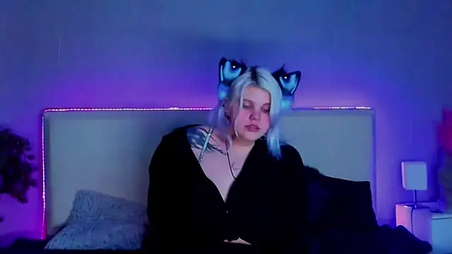 Snapshot of JoannLowe chatting on February 2025 11:59:01 PM JoannLowe online show from February 2025 11:59:01 PM