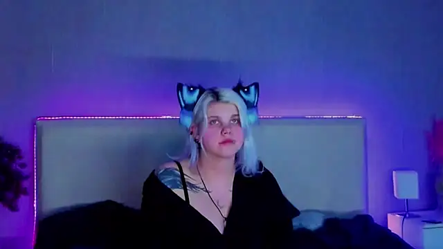 Snapshot of JoannLowe chatting on March 2025 11:53:01 PM JoannLowe online show from March 2025 11:53:01 PM