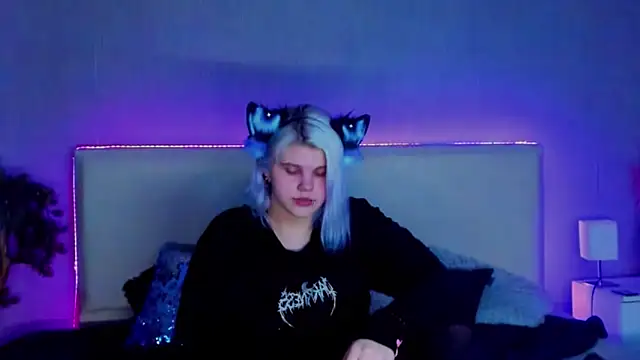 Snapshot of JoannLowe chatting on March 2025 12:59:02 AM JoannLowe online show from March 2025 12:59:02 AM