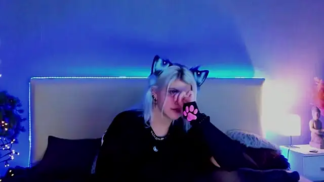 Snapshot of JoannLowe chatting on March 2025 01:58:02 AM JoannLowe online show from March 2025 01:58:02 AM