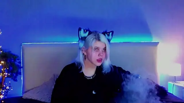 Snapshot of JoannLowe chatting on March 2025 07:10:02 PM JoannLowe online show from March 2025 07:10:02 PM