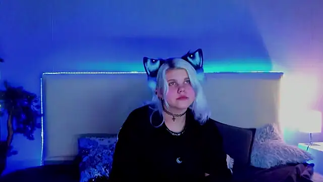 Snapshot of JoannLowe chatting on March 2025 12:04:02 AM JoannLowe online show from March 2025 12:04:02 AM