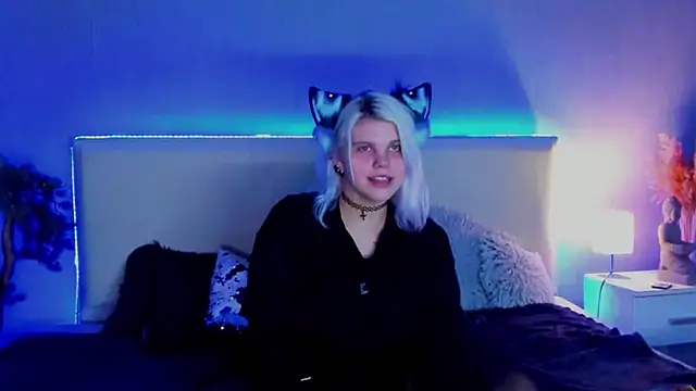 Snapshot of JoannLowe chatting on March 2025 08:57:01 PM JoannLowe online show from March 2025 08:57:01 PM