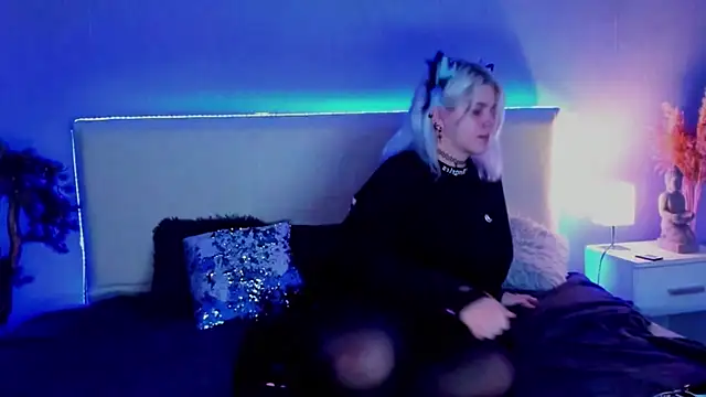 Snapshot of JoannLowe chatting on March 2025 08:23:02 PM JoannLowe online show from March 2025 08:23:02 PM