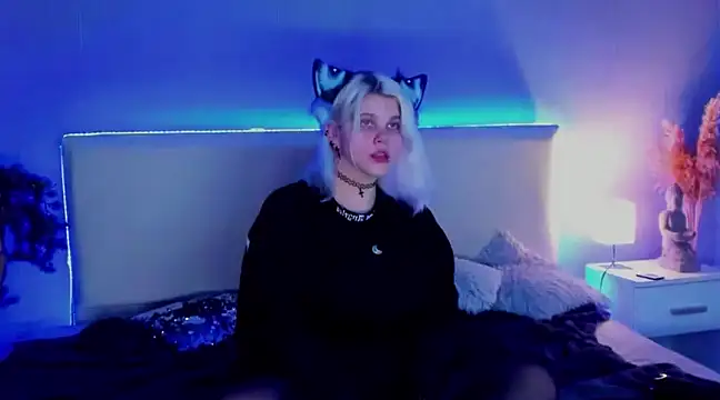 Snapshot of JoannLowe chatting on March 2025 02:32:01 AM JoannLowe online show from March 2025 02:32:01 AM