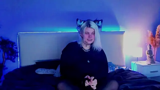 Snapshot of JoannLowe chatting on March 2025 02:40:02 AM JoannLowe online show from March 2025 02:40:02 AM