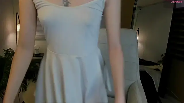 Catyloves online show from April 2026 09:48:01 PM