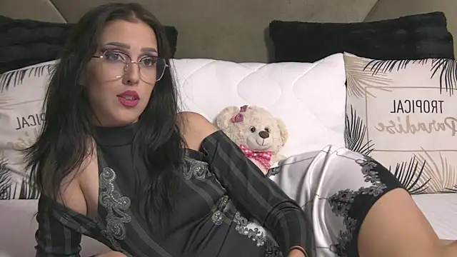 AishaHummer online show from October 2025 05:32:02 PM