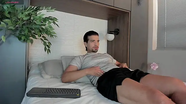 Ian Daviz online show from February 2025 08:03:02 PM