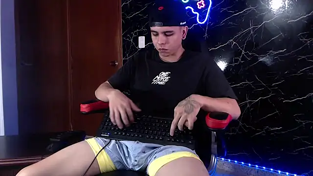 Snapshot of maty_hardx chatting on January 2025 03:17:02 PM maty hardx online show from January 2025 03:17:02 PM