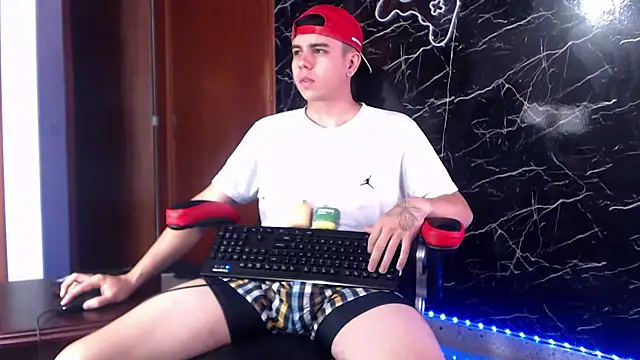 Snapshot of maty_hardx chatting on January 2025 11:00:02 AM maty hardx online show from January 2025 11:00:02 AM