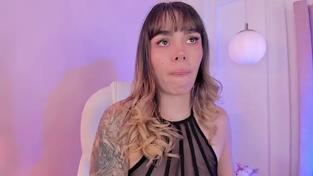 Lucy Vega online show from December 2025 04:43:02 AM