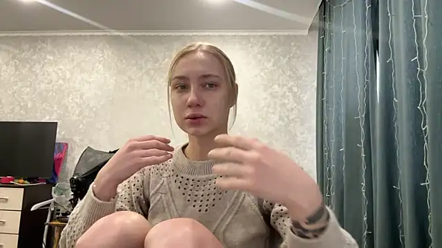 Snapshot of AnneBall chatting on December 2024 09:37:02 AM AnneBall online show from December 2024 09:37:02 AM