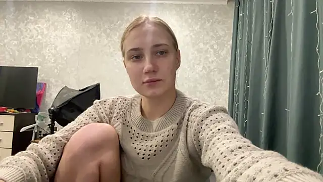 Snapshot of AnneBall chatting on December 2024 03:46:02 PM AnneBall online show from December 2024 03:46:02 PM
