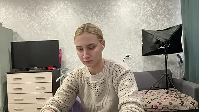 Snapshot of AnneBall chatting on January 2025 12:19:02 PM AnneBall online show from January 2025 12:19:02 PM
