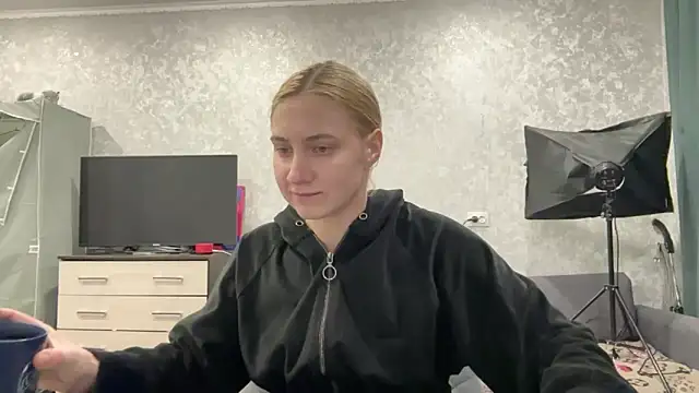 Snapshot of AnneBall chatting on January 2025 04:04:02 PM AnneBall online show from January 2025 04:04:02 PM