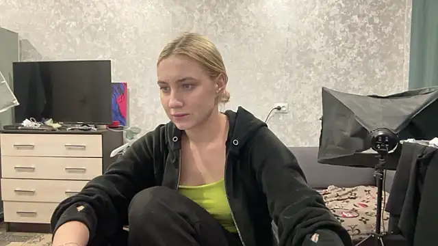 Snapshot of AnneBall chatting on February 2025 04:18:02 PM AnneBall online show from February 2025 04:18:02 PM
