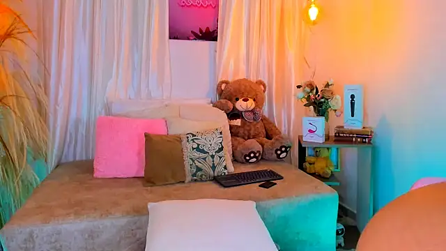 Natasha hartaman online show from April 2026 11:00:02 PM