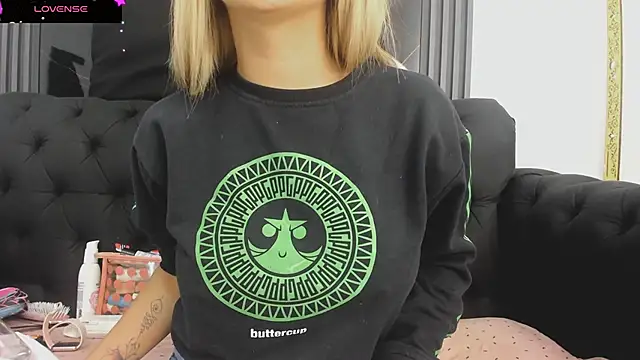 EvaaLovia1 online show from October 2025 01:34:02 PM