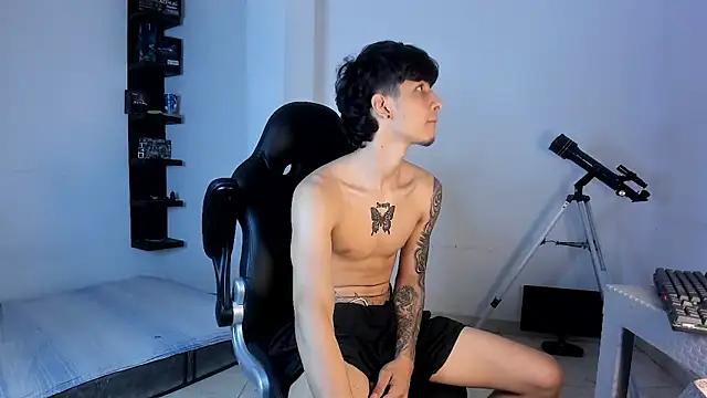 Snakebutterfly online show from October 2025 10:07:01 AM