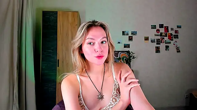 Snapshot of Niky__Jess chatting on December 2024 08:20:01 AM Niky Jess online show from December 2024 08:20:01 AM