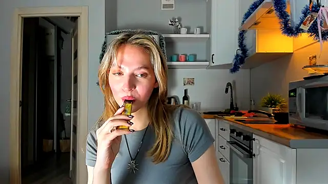 Snapshot of Niky__Jess chatting on December 2024 06:37:02 PM Niky Jess online show from December 2024 06:37:02 PM