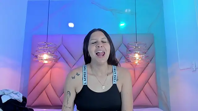 Snapshot of AngelaaCute_ chatting on June 2026 11:59:01 AM AngelaaCute online show from June 2026 11:59:01 AM