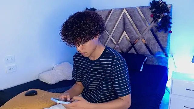 Snapshot of nickolas_moon chatting on December 2024 04:12:01 AM nickolas moon online show from December 2024 04:12:01 AM