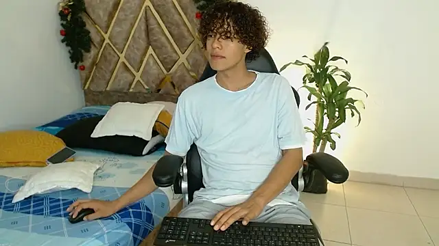 Snapshot of nickolas_moon chatting on December 2024 06:41:01 PM nickolas moon online show from December 2024 06:41:01 PM