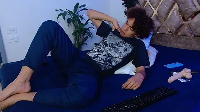 Snapshot of nickolas_moon chatting on December 2024 11:38:02 PM nickolas moon online show from December 2024 11:38:02 PM