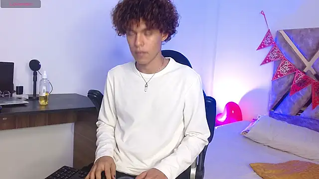 Snapshot of nickolas_moon chatting on February 2025 08:58:01 PM nickolas moon online show from February 2025 08:58:01 PM