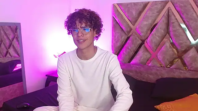 Snapshot of nickolas_moon chatting on March 2025 07:49:02 PM nickolas moon online show from March 2025 07:49:02 PM