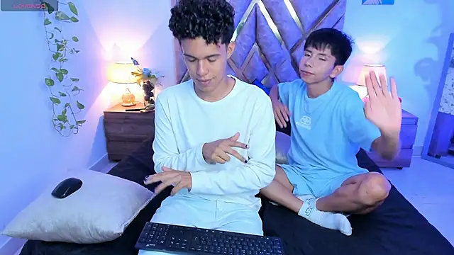 Snapshot of nickolas_moon chatting on October 2025 01:02:02 AM nickolas moon online show from October 2025 01:02:02 AM