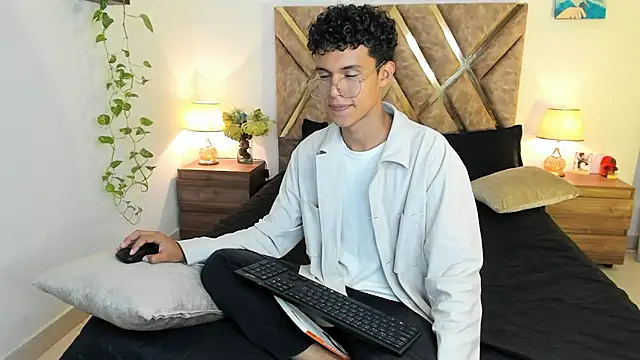 Snapshot of nickolas_moon chatting on October 2025 09:05:02 PM nickolas moon online show from October 2025 09:05:02 PM