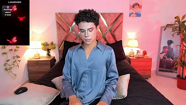 Snapshot of nickolas_moon chatting on November 2025 12:01:02 AM nickolas moon online show from November 2025 12:01:02 AM