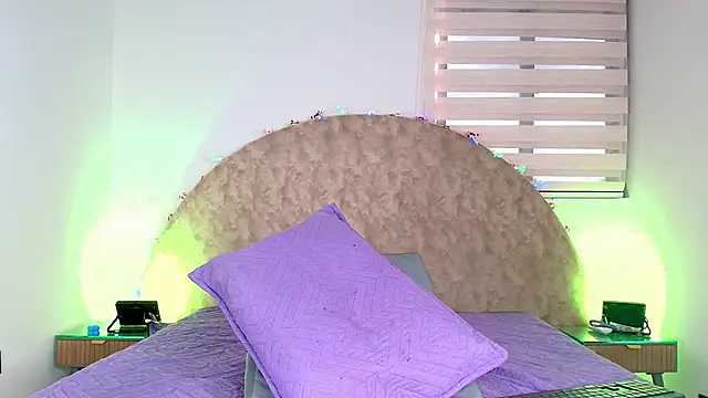 anisha x online show from December 2025 07:22:01 PM