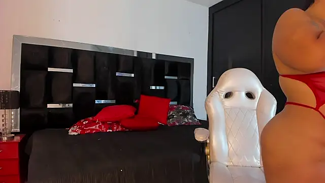 Tasha Sant online show from November 2025 09:13:01 PM