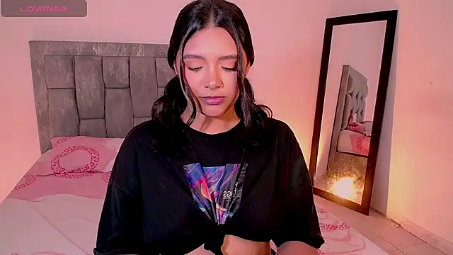 DIANEE 01 online show from February 2026 01:17:01 AM