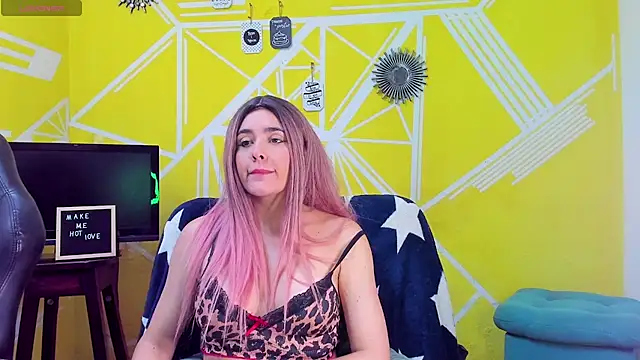 Nikolle Rouss online show from December 2025 07:29:02 PM