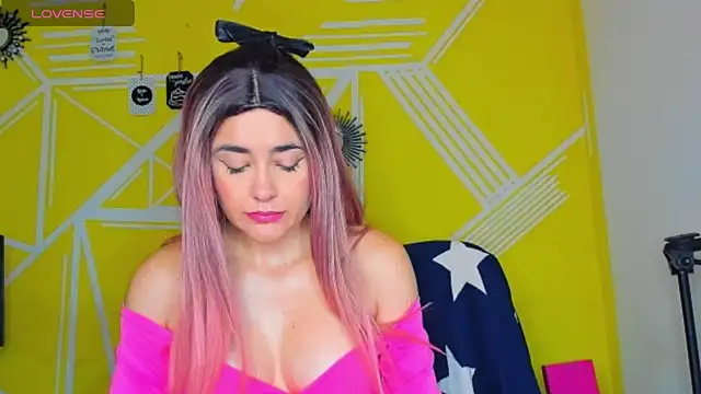 Nikolle Rouss online show from February 2026 06:41:01 PM