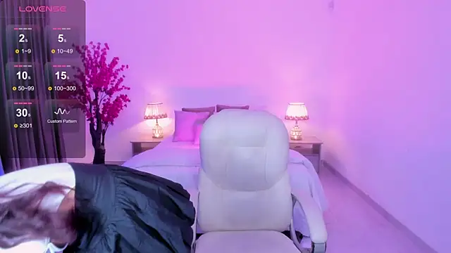 anniie smith online show from September 2025 11:00:01 AM