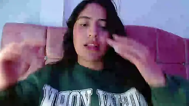 Snapshot of Paris-love chatting on January 2025 09:00:01 AM Paris-love online show from January 2025 09:00:01 AM