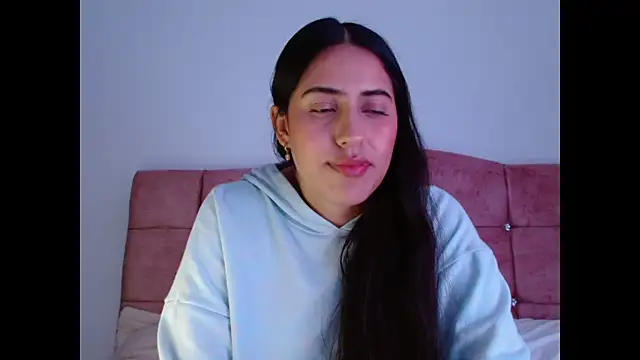 Snapshot of Paris-love chatting on October 2025 04:33:02 AM Paris-love online show from October 2025 04:33:02 AM