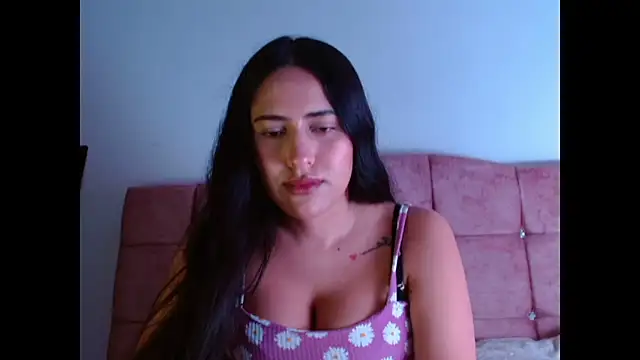 Snapshot of Paris-love chatting on October 2025 11:06:02 PM Paris-love online show from October 2025 11:06:02 PM