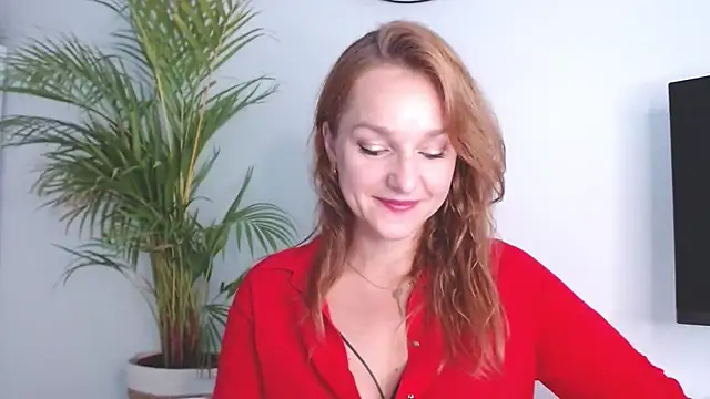 Snapshot of AliciaDesire chatting on October 2025 06:47:01 AM AliciaDesire online show from October 2025 06:47:01 AM